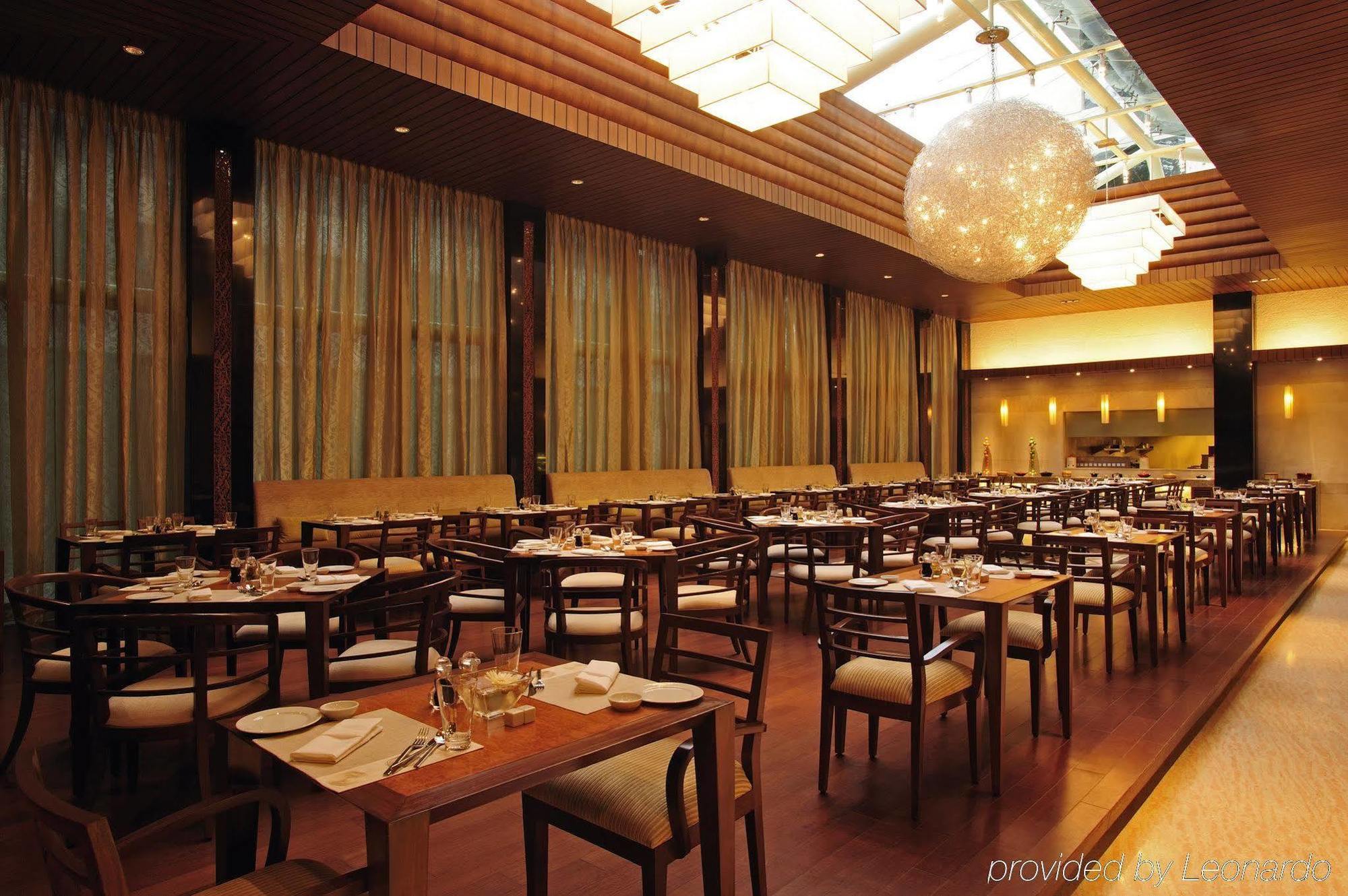 Taj Club House Hotell Chennai Restaurang bild