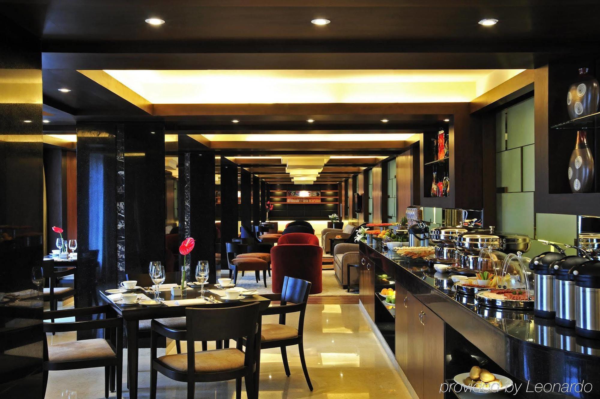 Taj Club House Hotell Chennai Restaurang bild